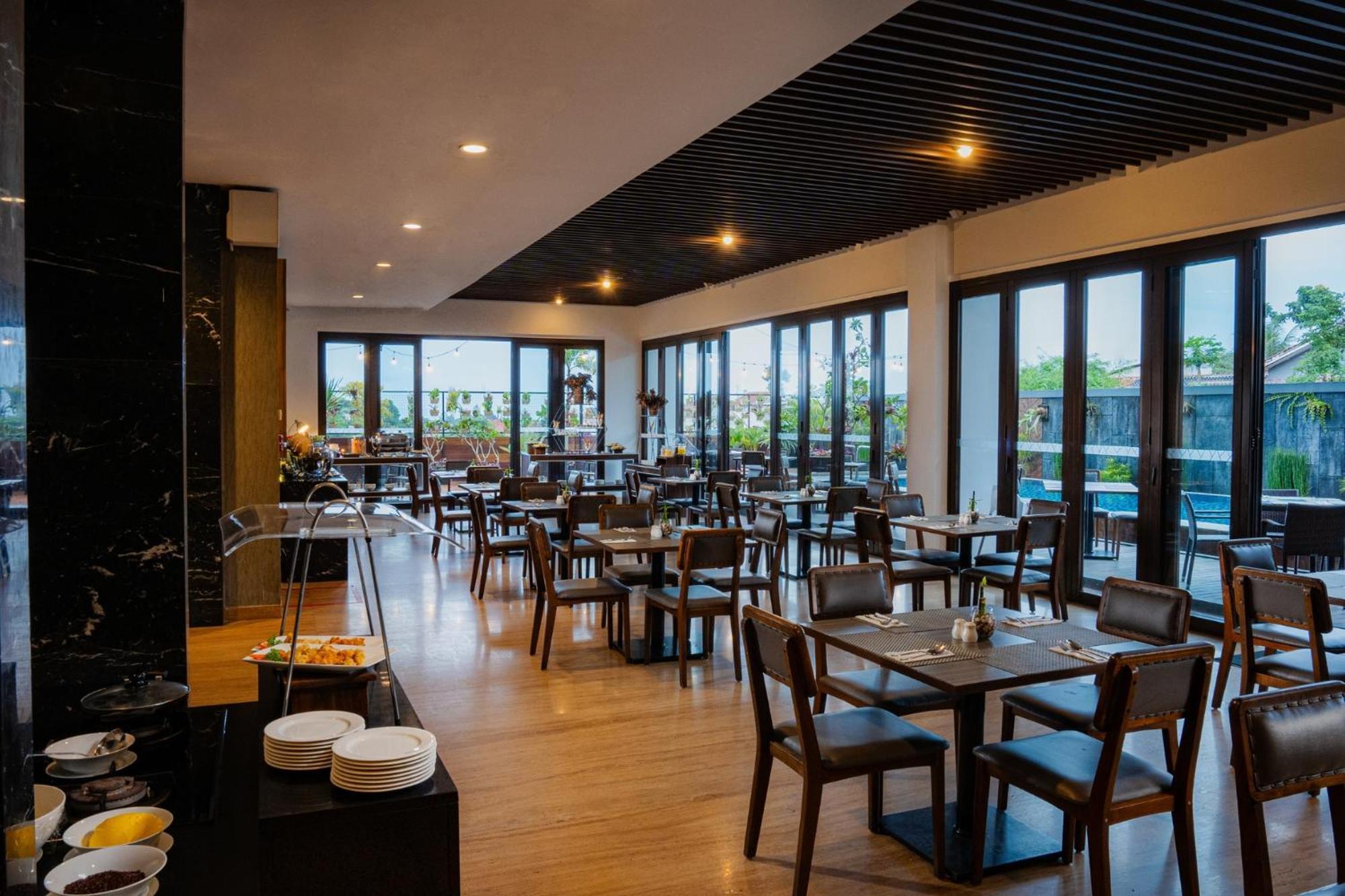 Santika Hotel 3*